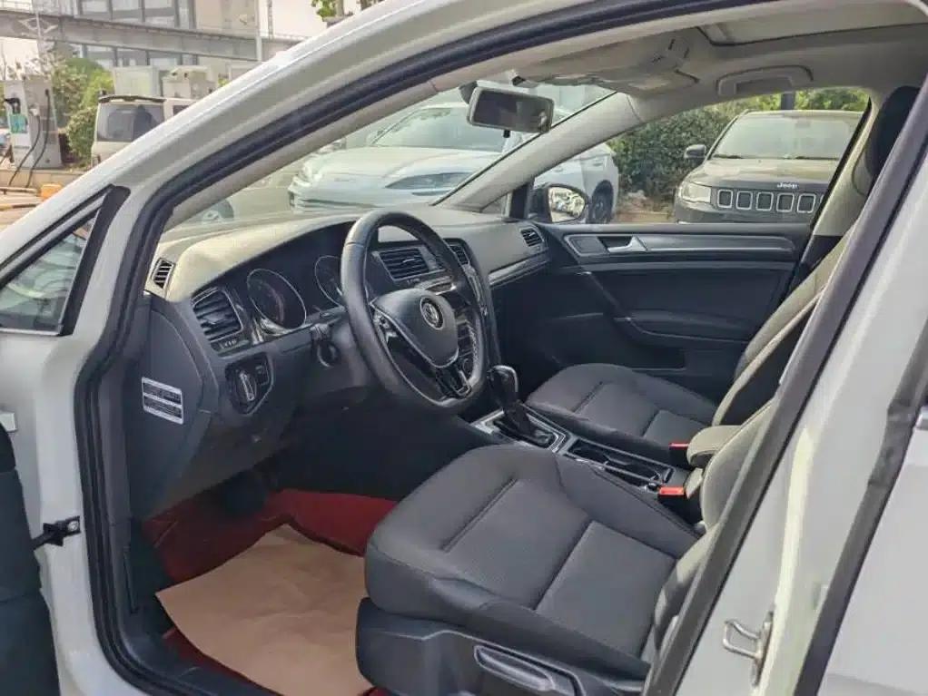 2017 Golf 1.6L Automatic Comfort Millionth Unit Commemorative Edition — миниатюра 4