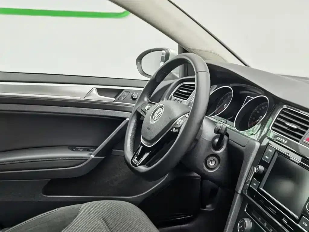 2018 Golf 230TSI Automatic Comfort — миниатюра 22