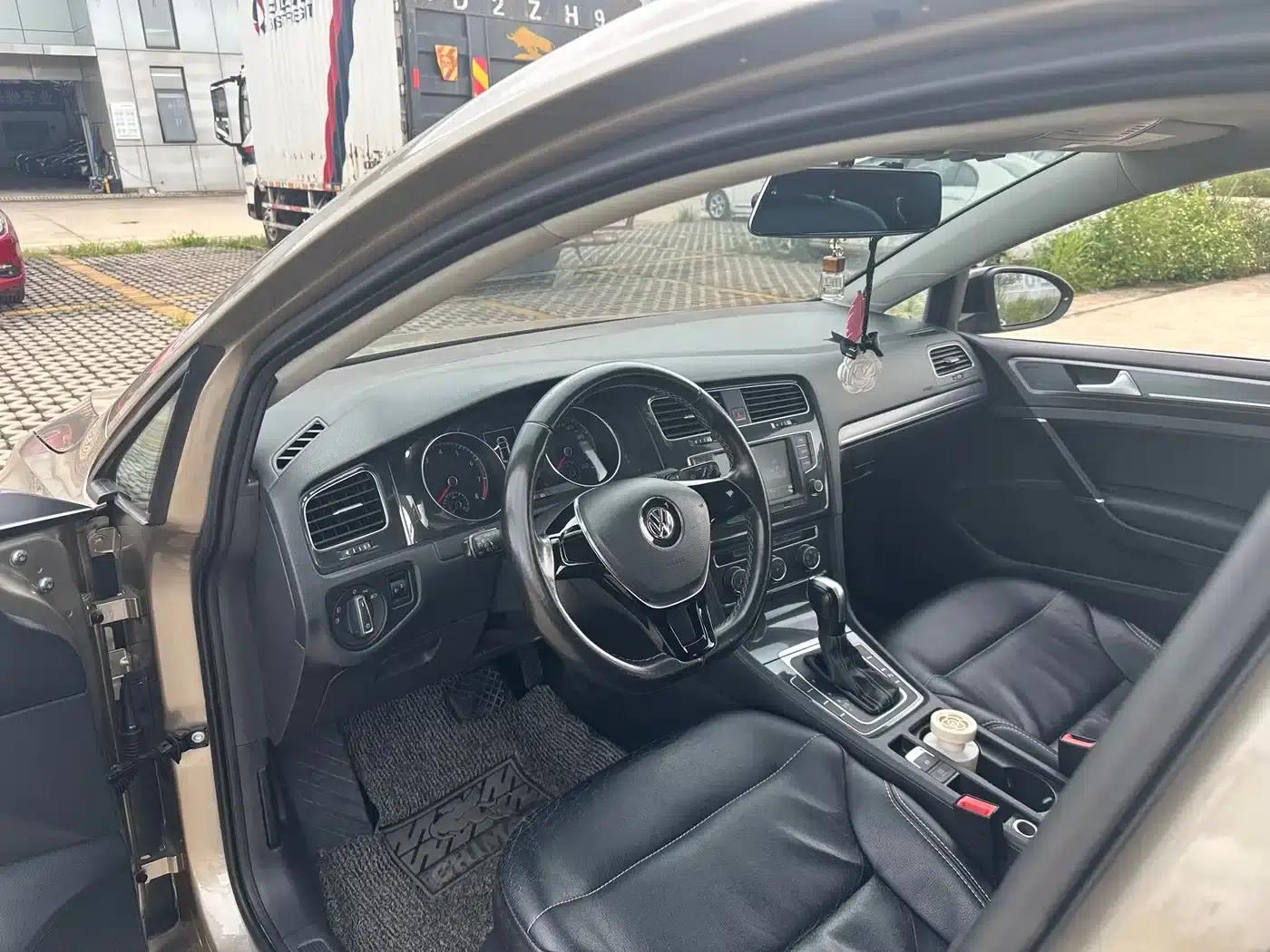 2017 Golf 1.6L Automatic Comfort Millionth Unit Commemorative Edition — миниатюра 4