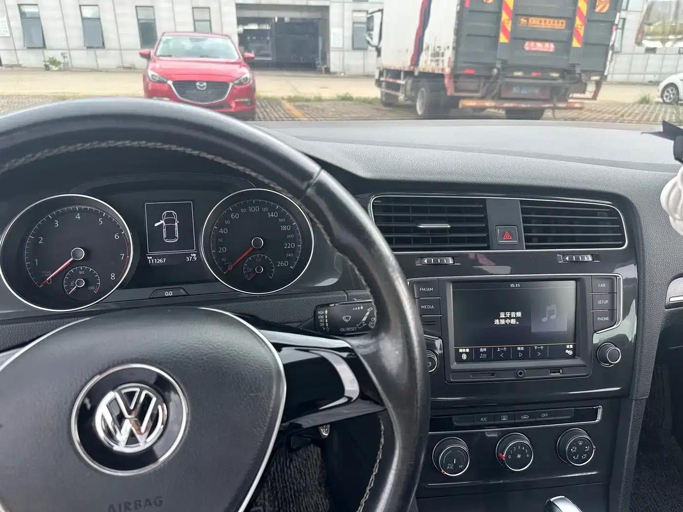 2017 Golf 1.6L Automatic Comfort Millionth Unit Commemorative Edition — миниатюра 6