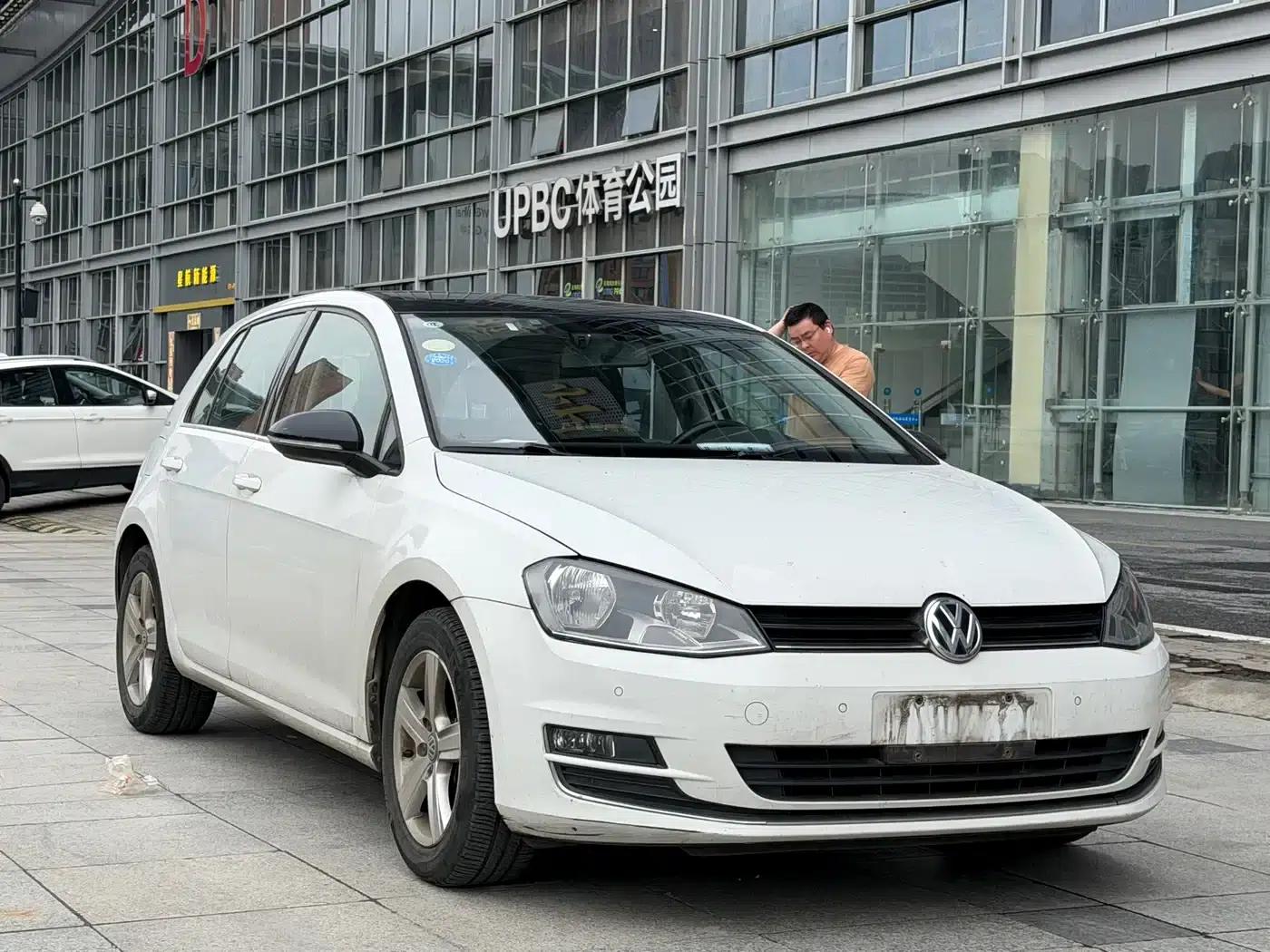 2017 Golf 1.6L Automatic Comfort Millionth Unit Commemorative Edition — миниатюра 2