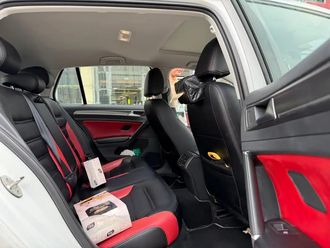 2017 Golf 1.6L Automatic Comfort Millionth Unit Commemorative Edition — миниатюра 12