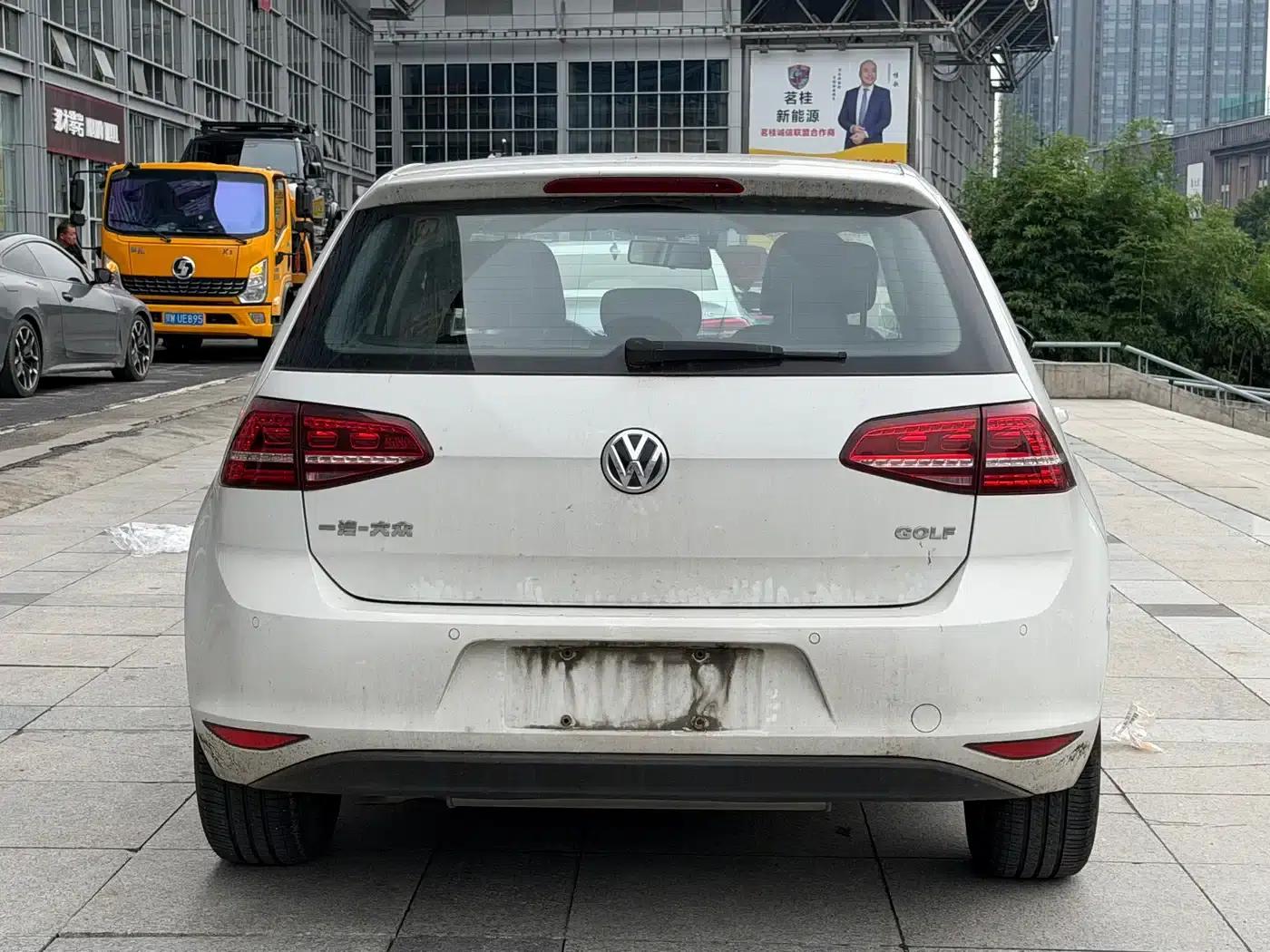 2017 Golf 1.6L Automatic Comfort Millionth Unit Commemorative Edition — миниатюра 3
