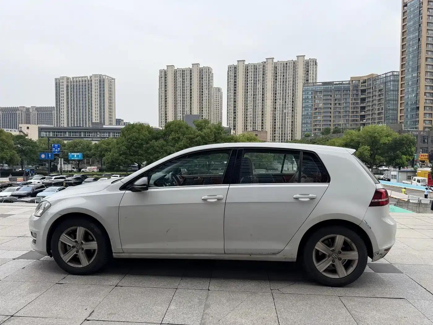2017 Golf 1.6L Automatic Comfort Millionth Unit Commemorative Edition — миниатюра 4