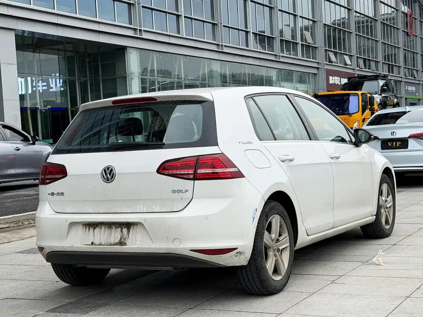 2017 Golf 1.6L Automatic Comfort Millionth Unit Commemorative Edition — миниатюра 5