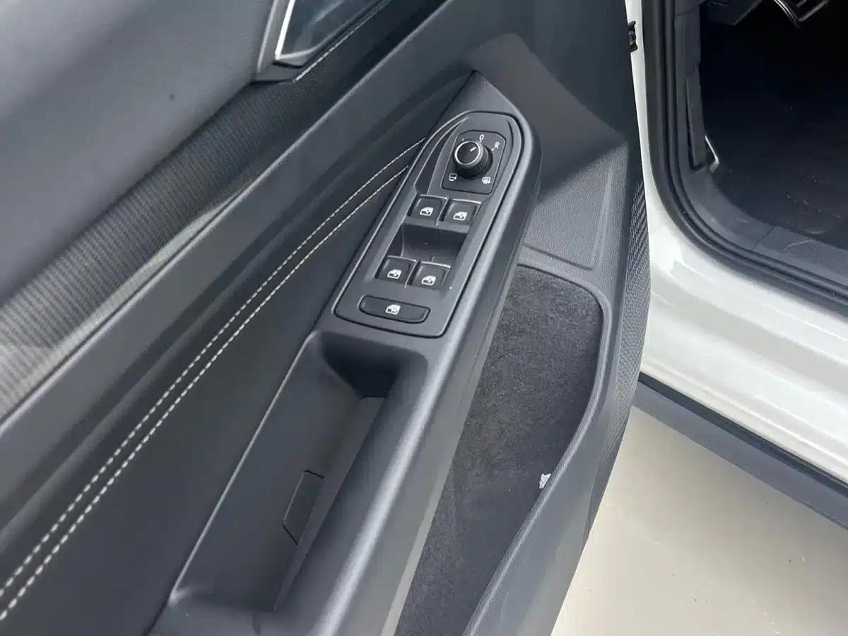 2023 Golf 280TSI DSG R-Line — миниатюра 9