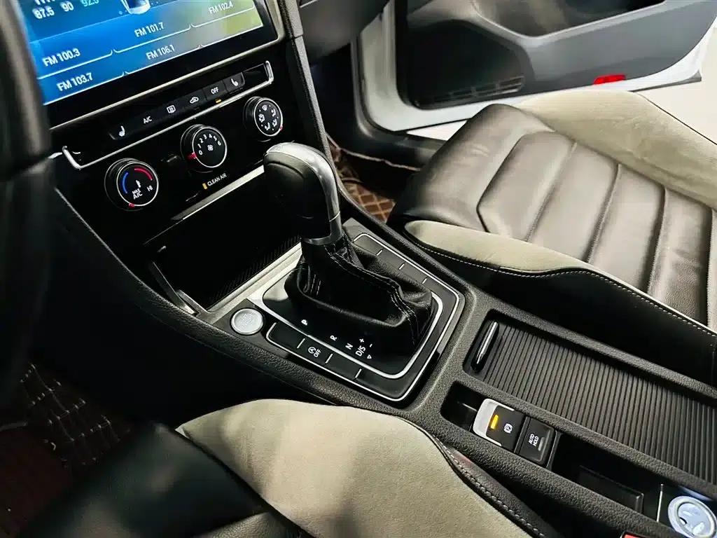 2018 Golf 280TSI Automatic R-Line — миниатюра 12