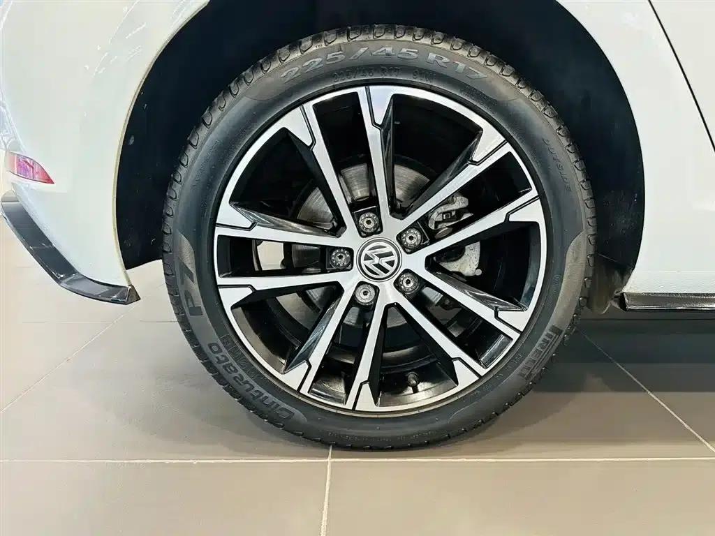 2018 Golf 280TSI Automatic R-Line — миниатюра 15