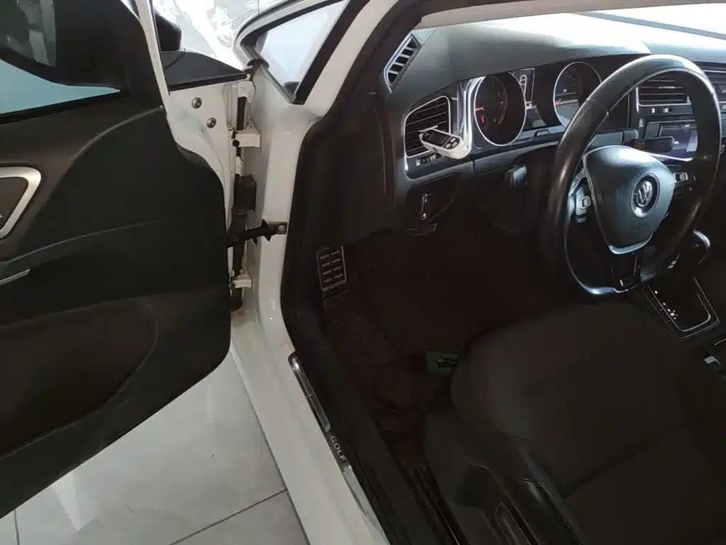 2018 Golf 230TSI Automatic Comfort — миниатюра 16