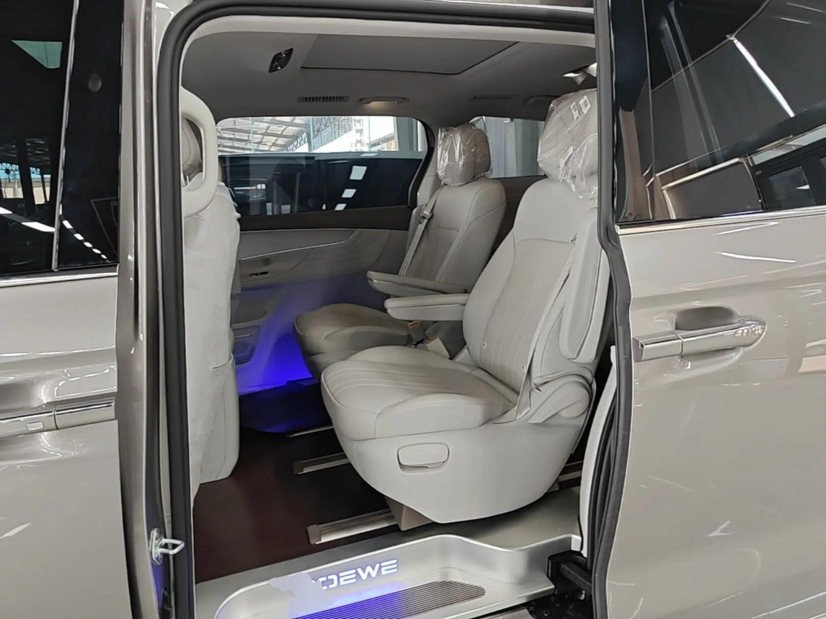 Roewe iMAX8 New Energy 2025 1.5T DMH Lu Zun Deluxe Edition — миниатюра 20