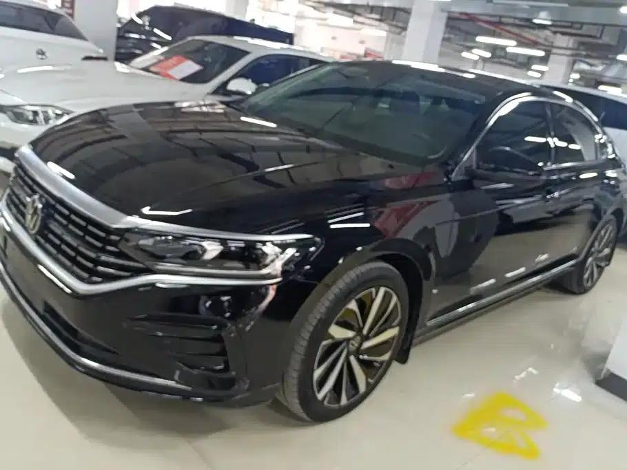 2022 Volkswagen Passat 330TSI Elite Edition — миниатюра 1