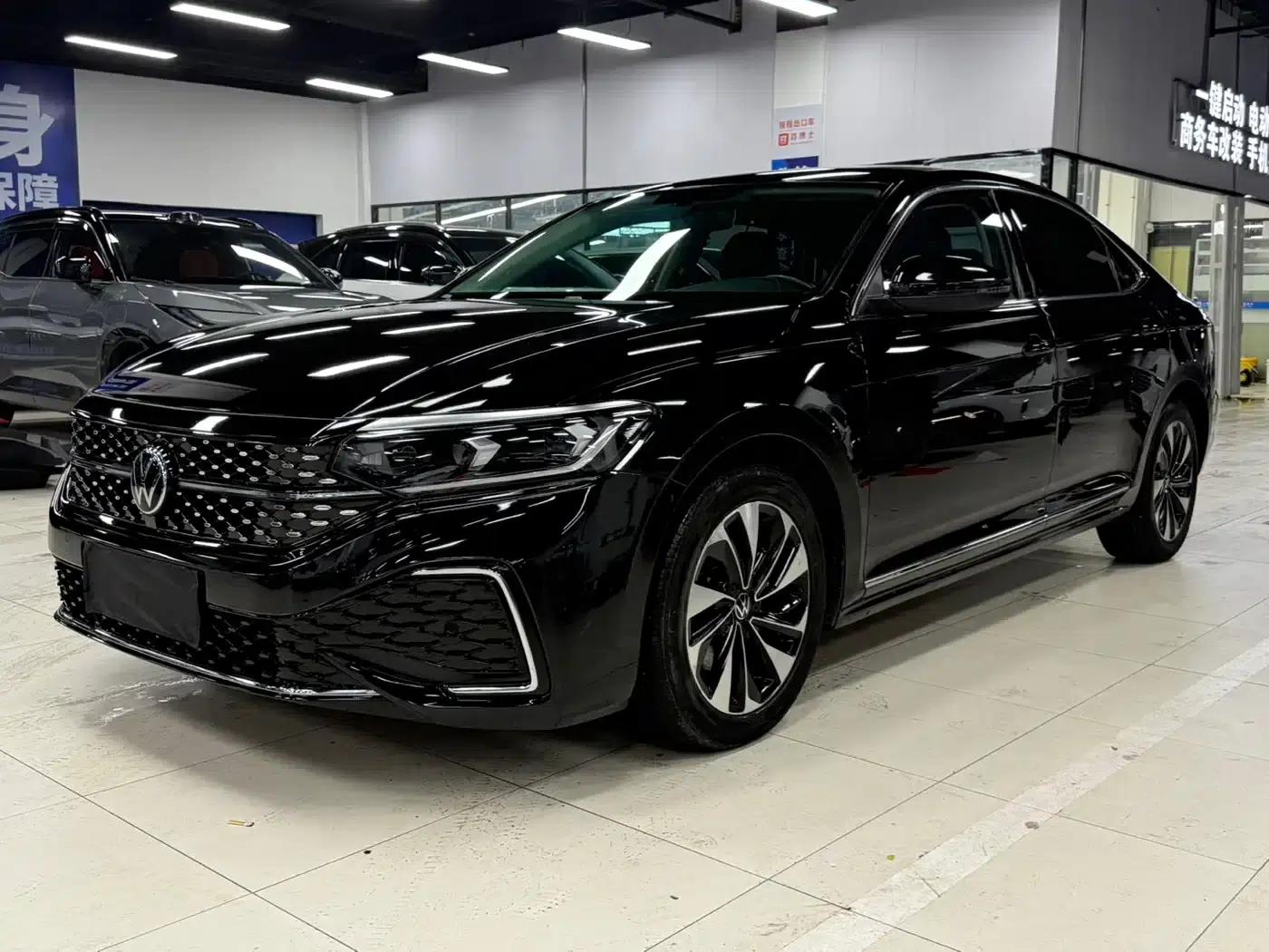 2022 Passat 280TSI Elite Edition — миниатюра 1