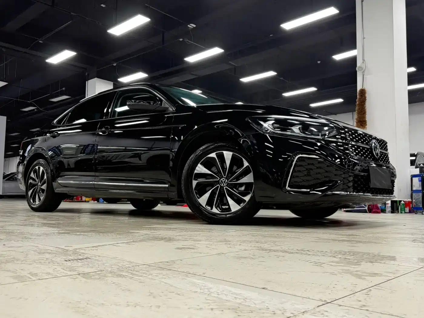 2022 Passat 280TSI Elite Edition — миниатюра 2