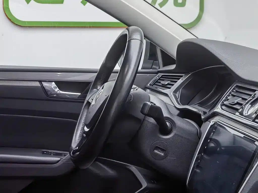 2017 Passat 330TSI DSG Premium Edition — миниатюра 22