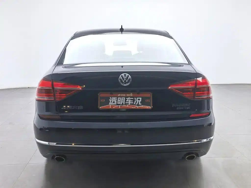 2017 Passat 330TSI DSG Premium Edition — миниатюра 4