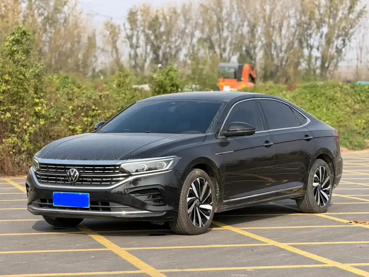2022 Passat 330TSI Luxury Edition — миниатюра 1