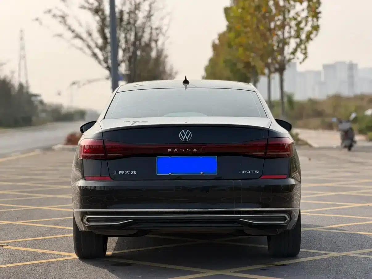 2022 Passat 330TSI Luxury Edition — миниатюра 5
