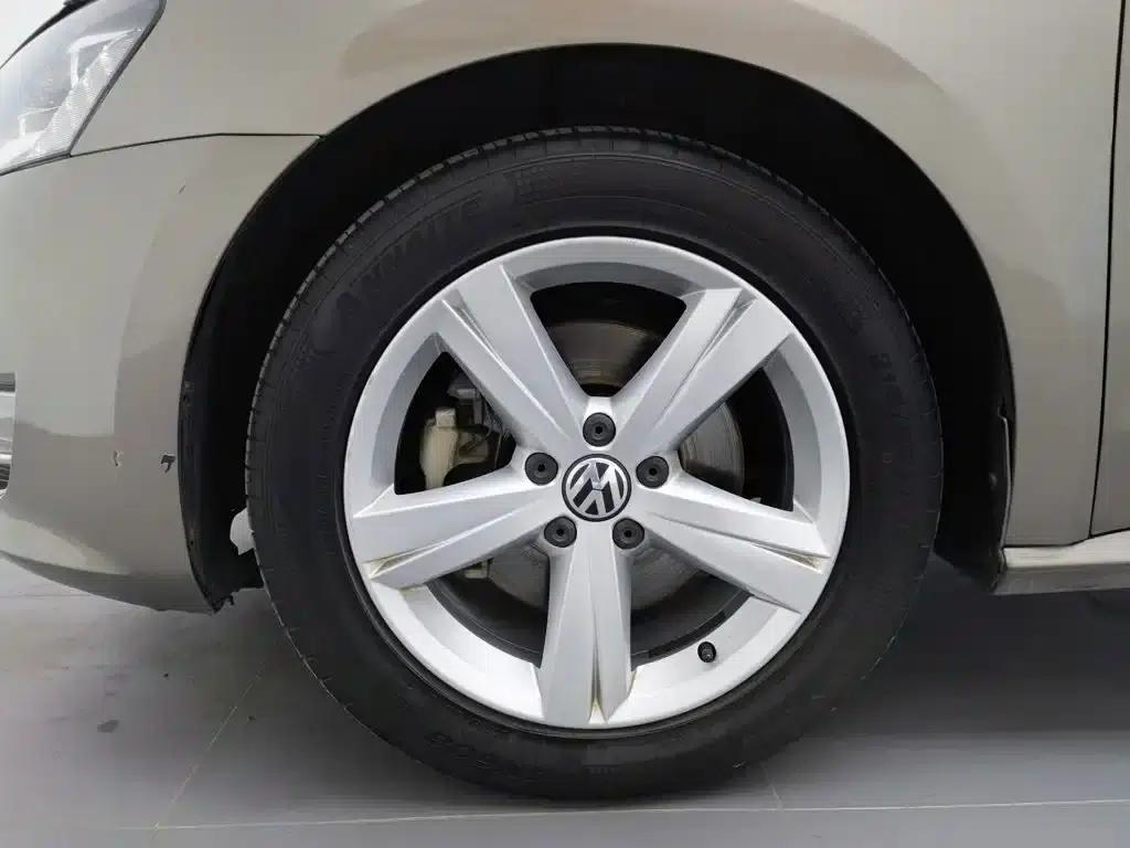 2013 Passat 1.8TSI DSG Royal Edition — миниатюра 17