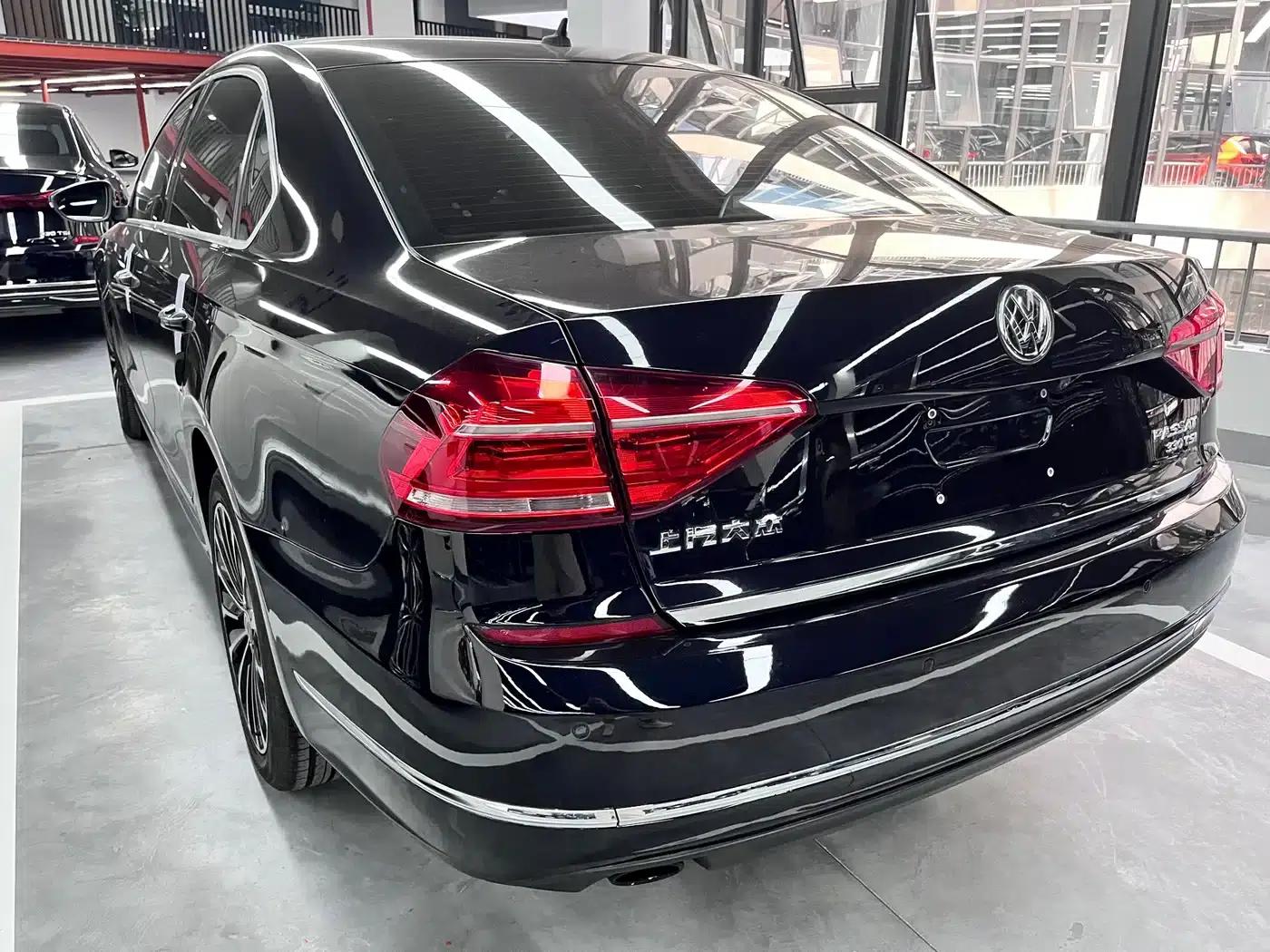 2017 Passat 330TSI DSG Royal Edition — миниатюра 17