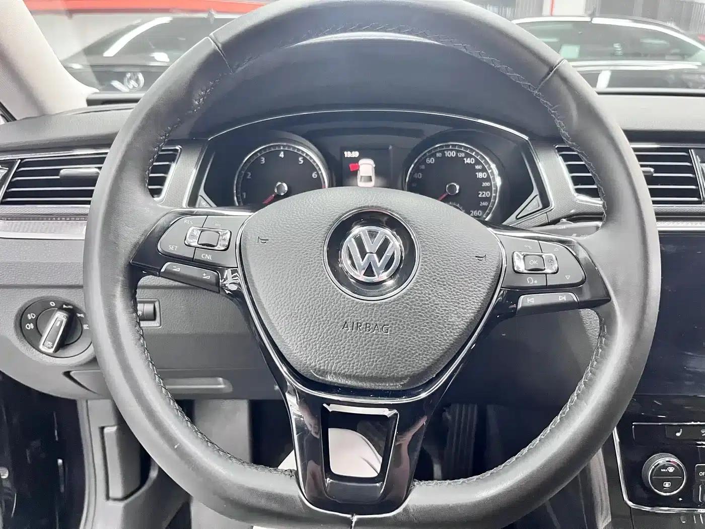 2017 Passat 330TSI DSG Royal Edition — миниатюра 5