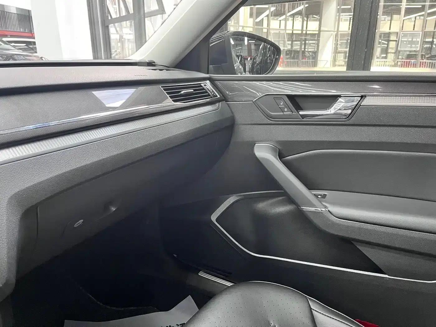 2017 Passat 330TSI DSG Royal Edition — миниатюра 7