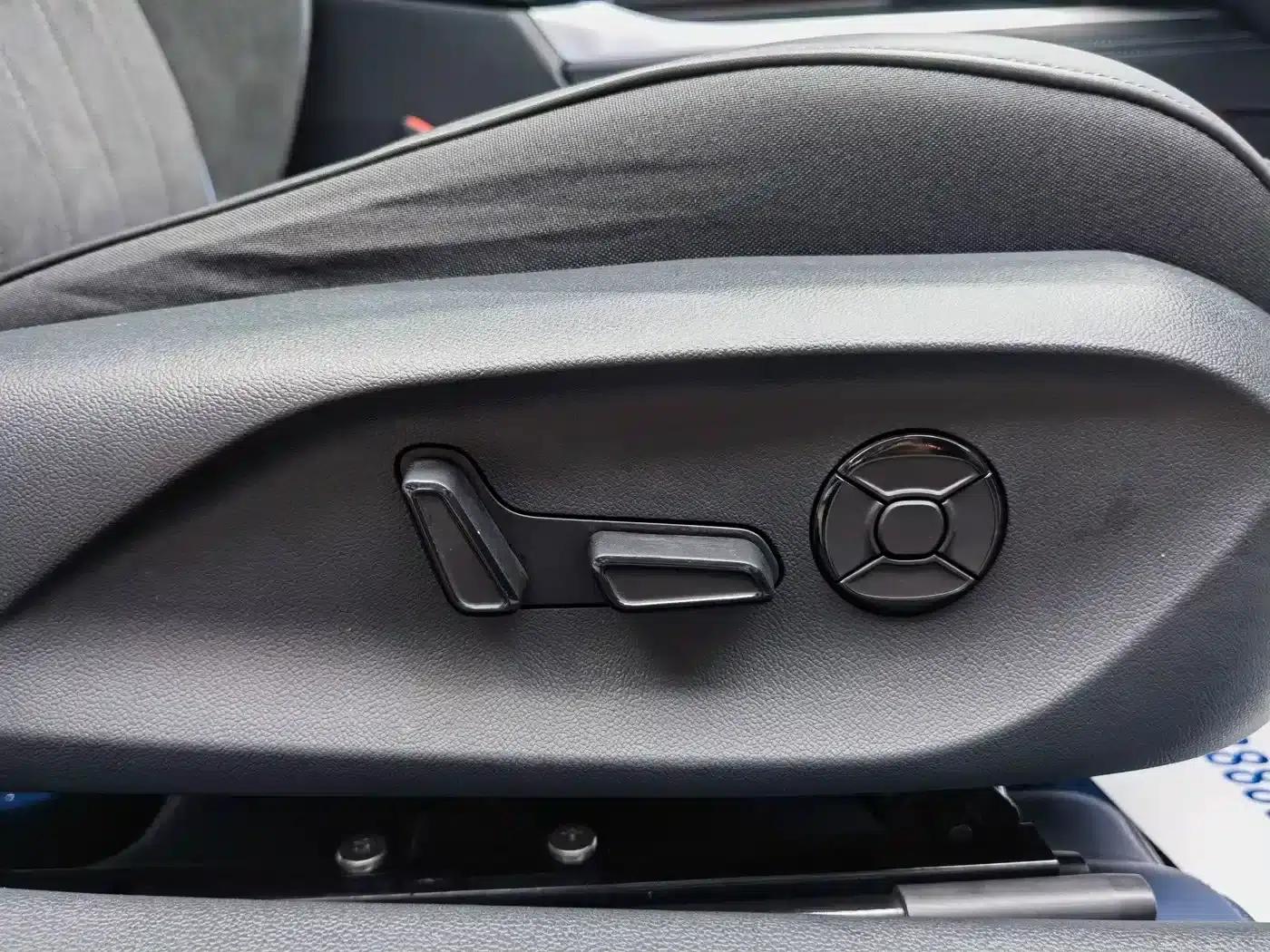 2025 Volkswagen Passat Pro 380TSI Starry Sky Dragon Edition — миниатюра 17