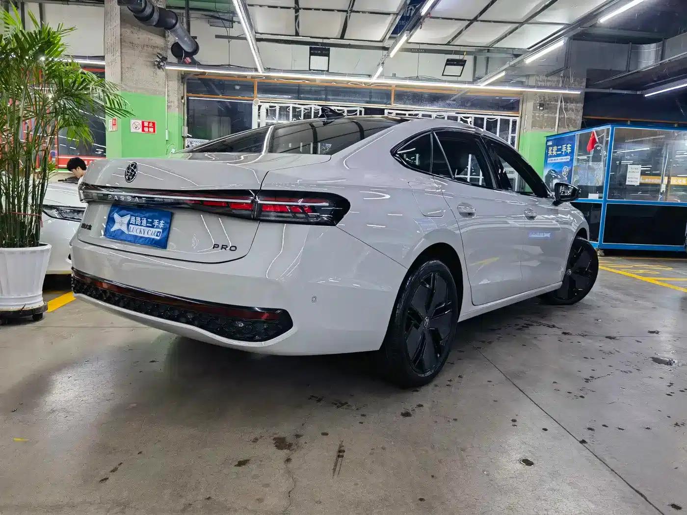 2025 Volkswagen Passat Pro 380TSI Starry Sky Dragon Edition — миниатюра 4