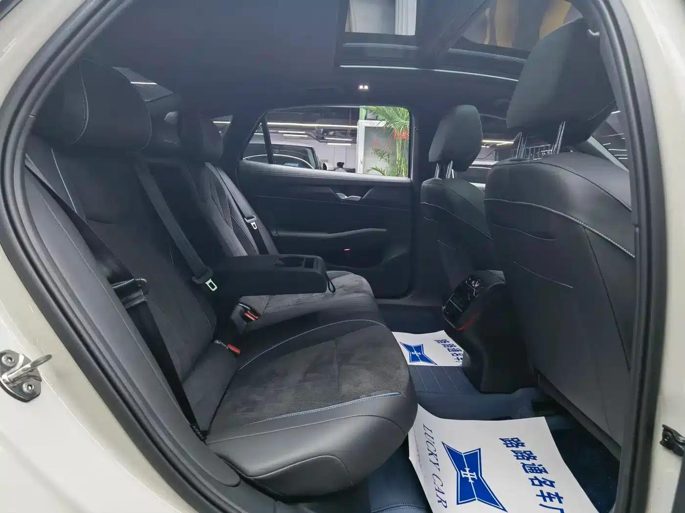 2025 Volkswagen Passat Pro 380TSI Starry Sky Dragon Edition — миниатюра 9