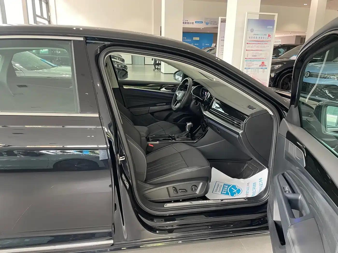 2025 Volkswagen Passat Outstanding Edition 380TSI Starry Sky Dragon Edition — миниатюра 4