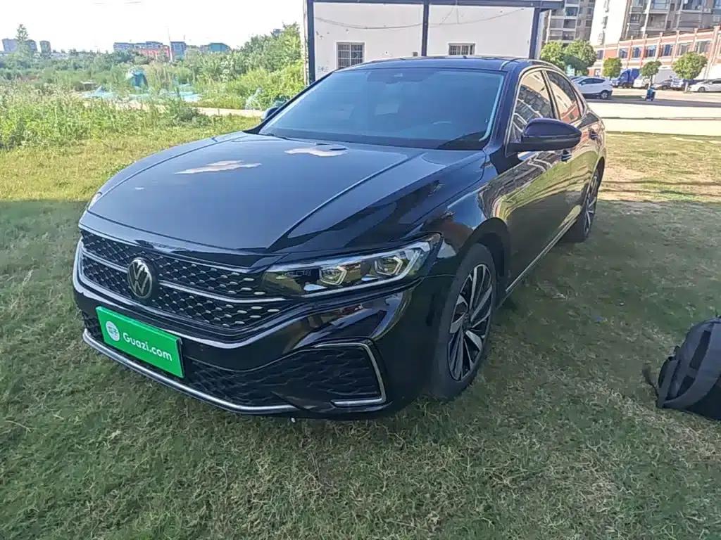 2022 Volkswagen Passat 330TSI Starry Sky Luxury Edition — миниатюра 1