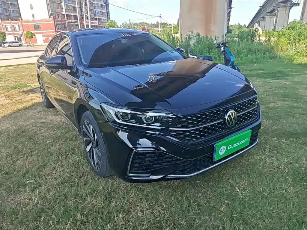 2022 Volkswagen Passat 330TSI Starry Sky Luxury Edition — миниатюра 4