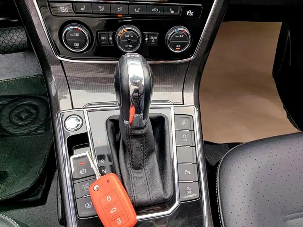 2016 Passat 330TSI DSG Royal Edition — миниатюра 14