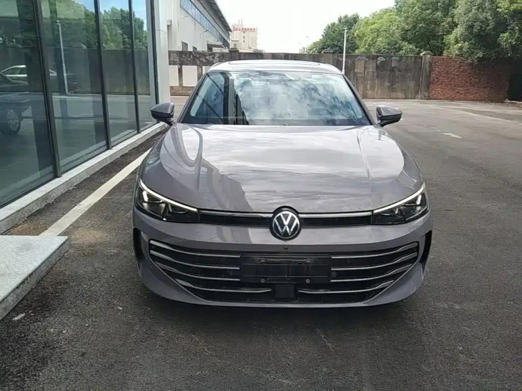 2025 Passat Pro 380TSI Starry Dragon Edition — миниатюра 3