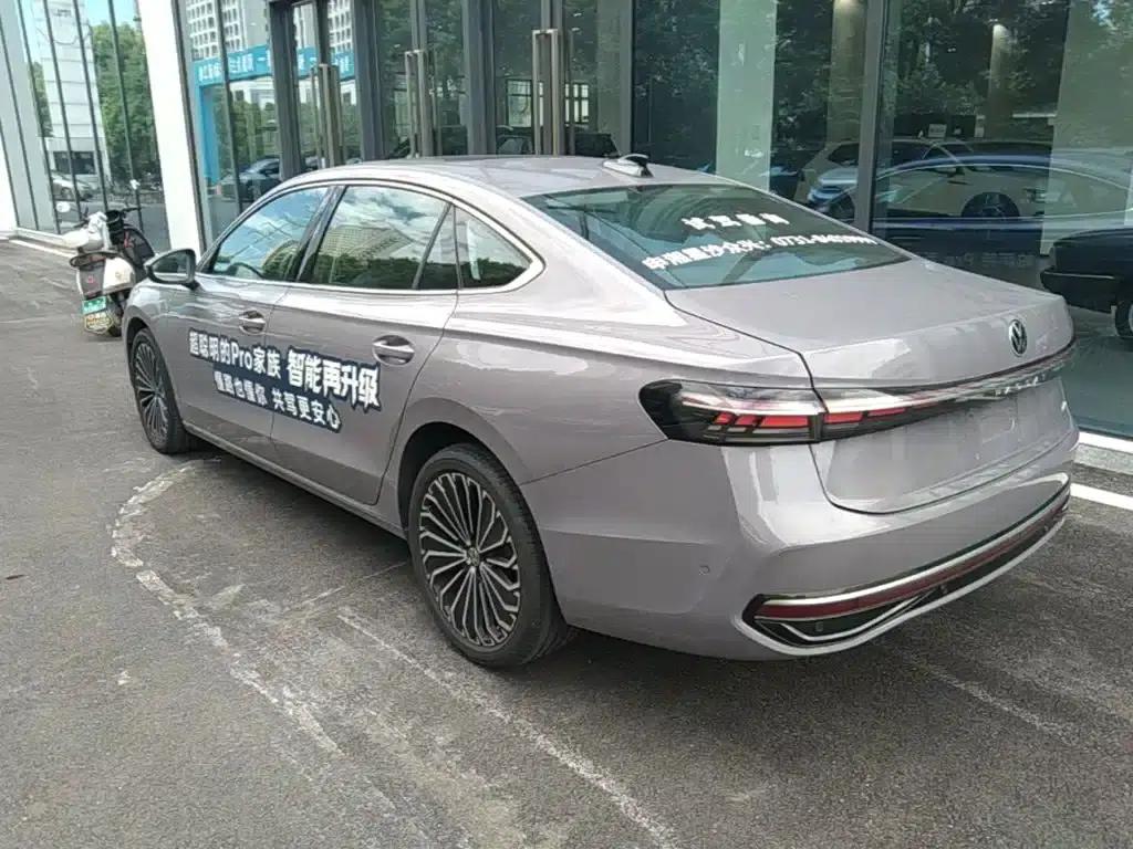 2025 Passat Pro 380TSI Starry Dragon Edition — миниатюра 5