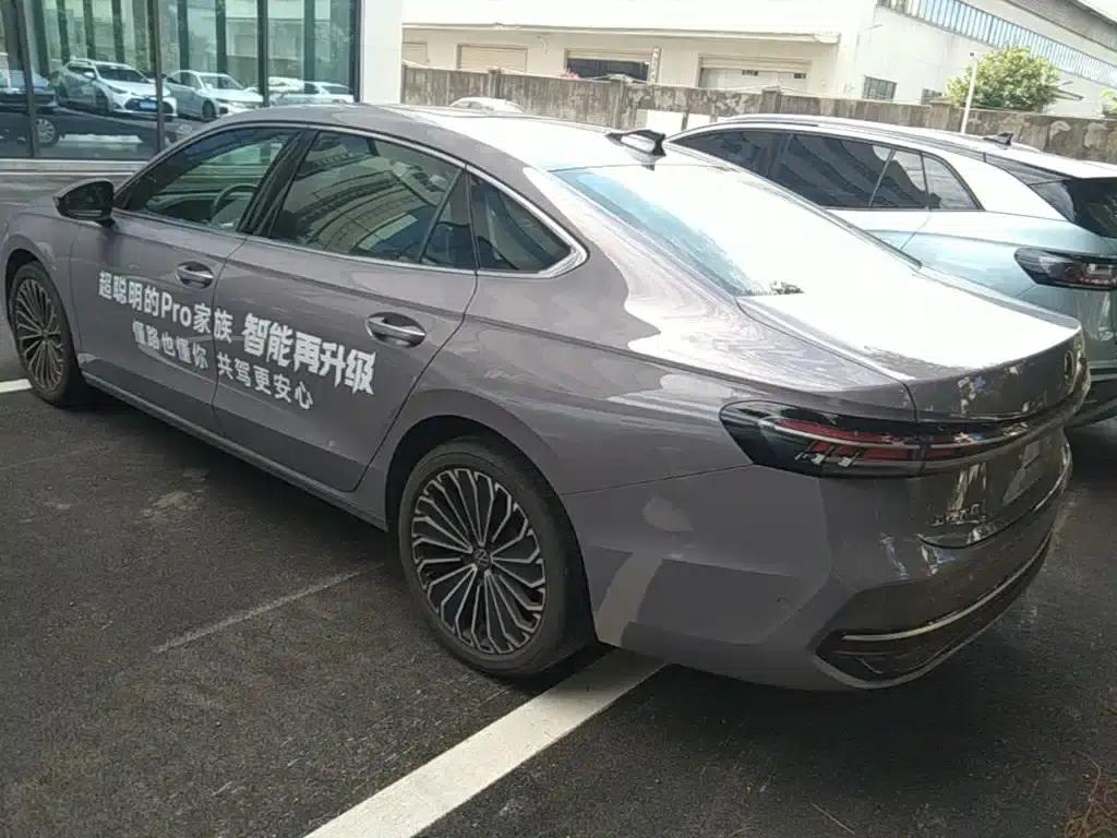 2025 Passat Pro 380TSI Dragon Edition — миниатюра 5