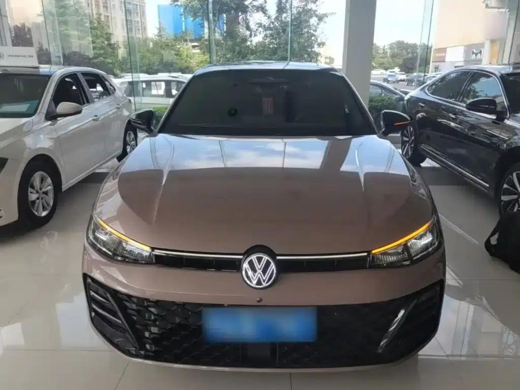 2025 Passat Pro 380TSI Starry Dragon Edition — миниатюра 3