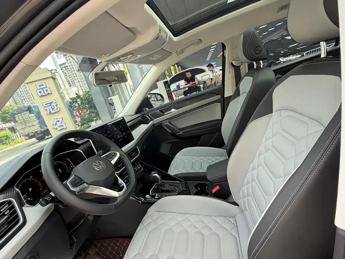 Tayron 2026 Model 30 Million Unit Selection Edition 300TSI — миниатюра 4