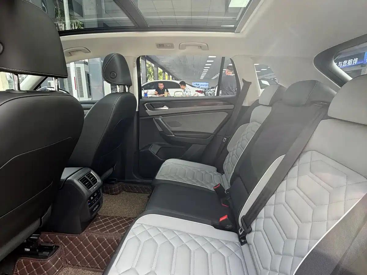 Tayron 2026 Model 30 Million Unit Selection Edition 300TSI — миниатюра 6