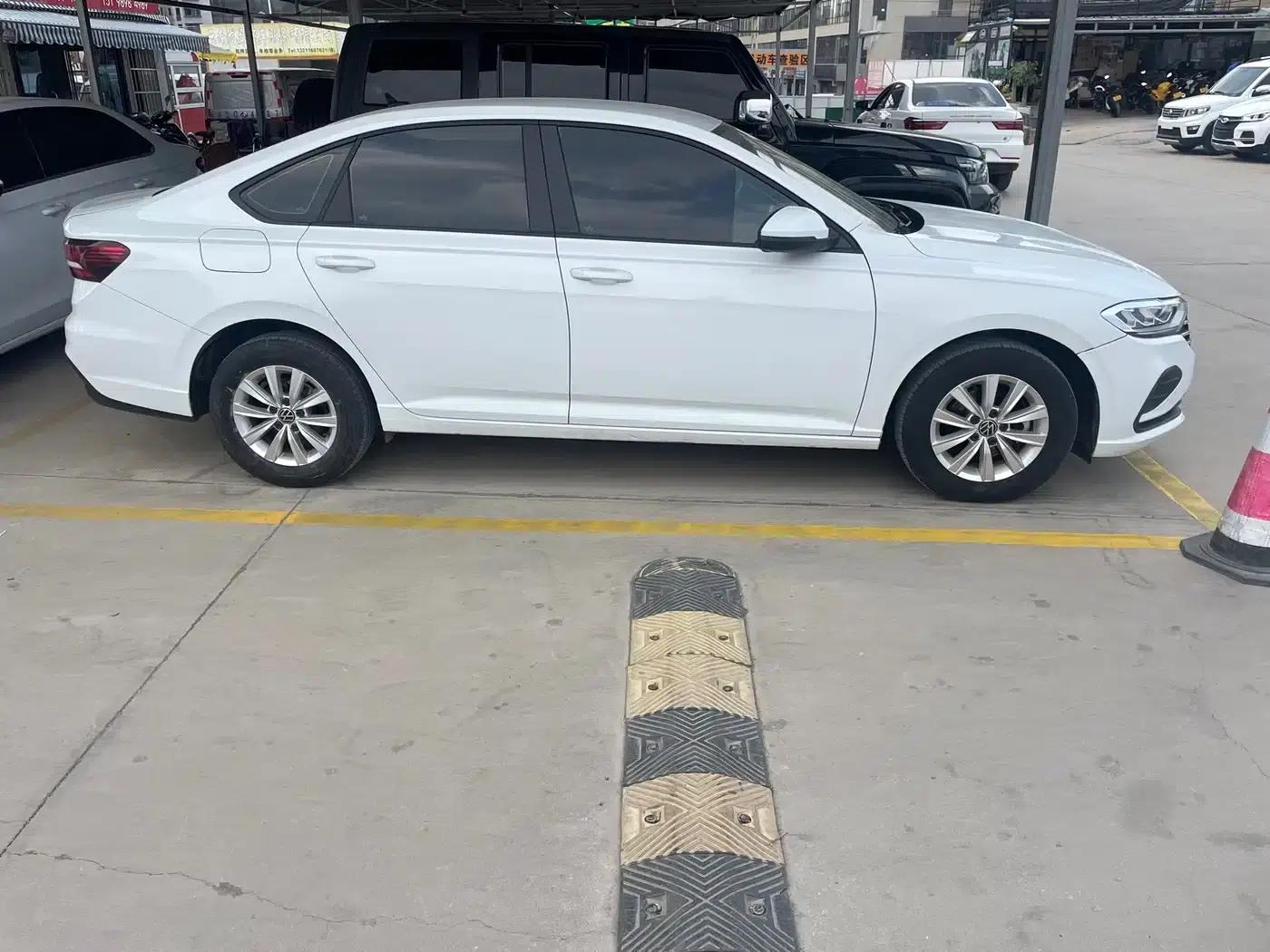 2023 Volkswagen Lavida 1.5L Automatic Comfort Edition — миниатюра 4