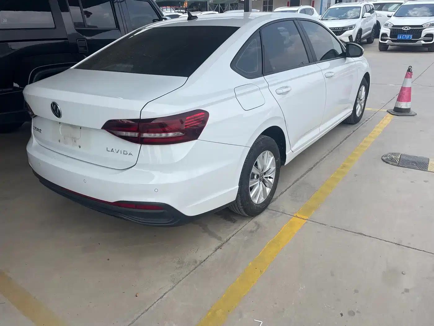 2023 Volkswagen Lavida 1.5L Automatic Comfort Edition — миниатюра 5