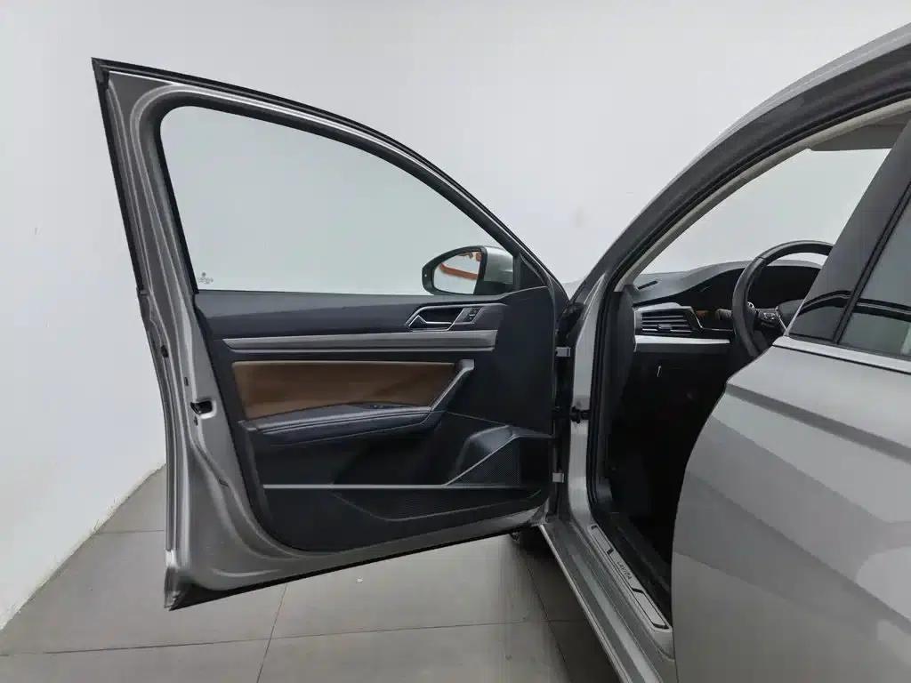 2022 Volkswagen Lavida 280TSI DSG Luxury Edition — миниатюра 8