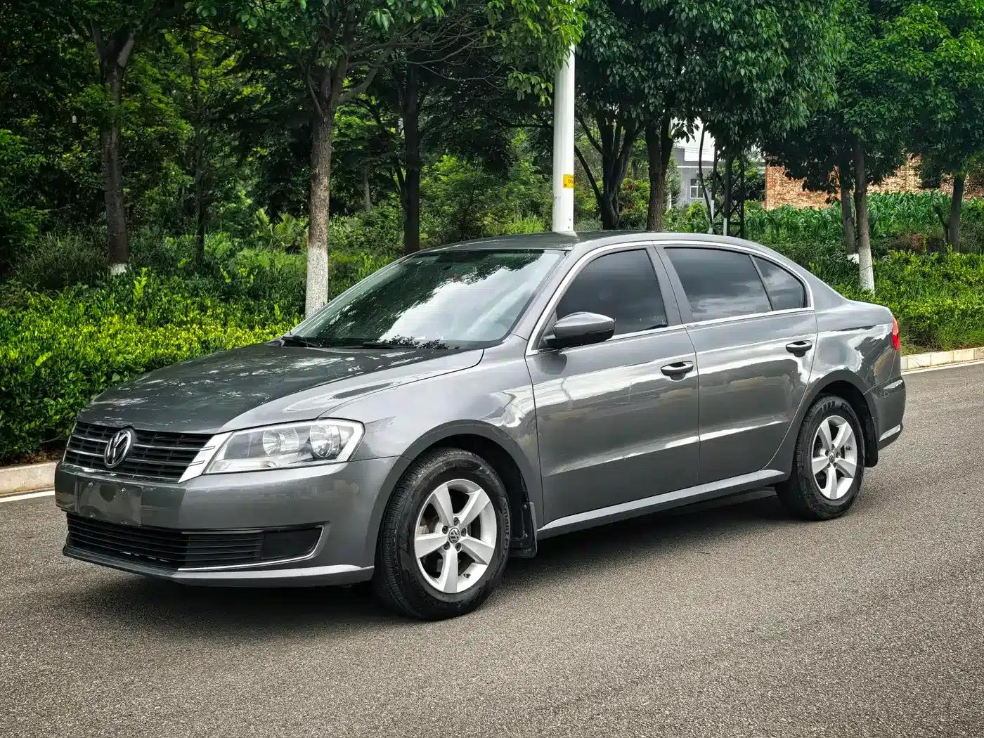 2013 Volkswagen Lavida Classic Facelift 1.6L Manual Fashion Edition — миниатюра 1