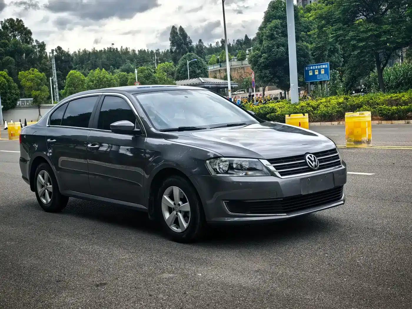 2013 Volkswagen Lavida Classic Facelift 1.6L Manual Fashion Edition — миниатюра 3