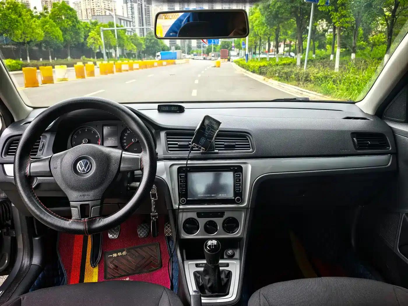 2013 Volkswagen Lavida Classic Facelift 1.6L Manual Fashion Edition — миниатюра 9