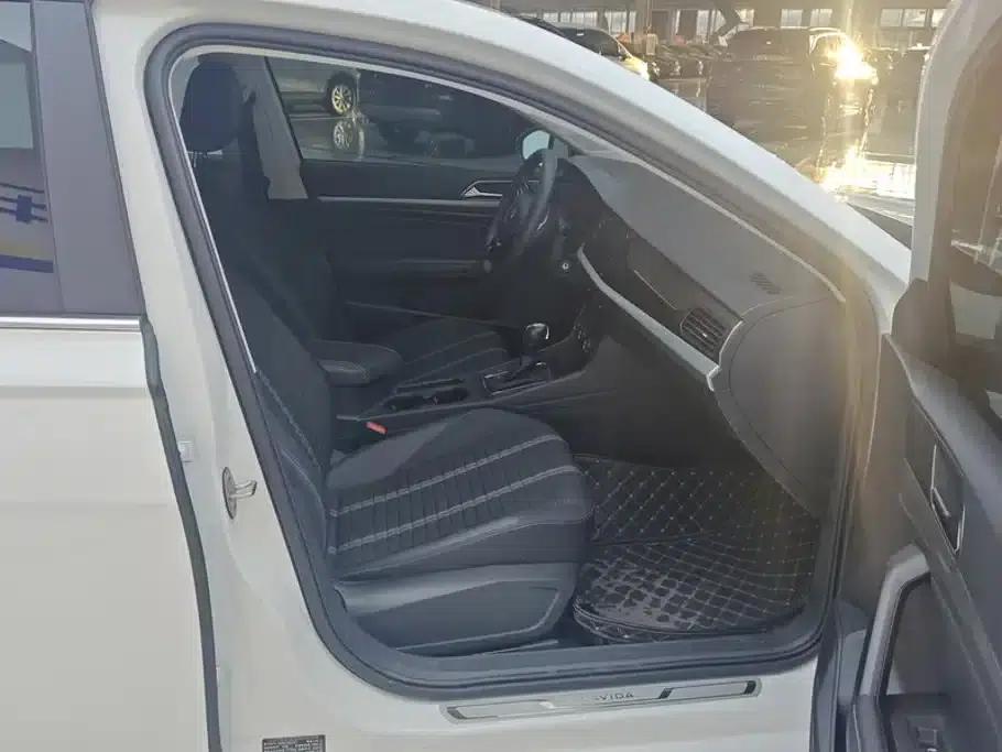 2022 Volkswagen Lavida 280TSI DSG Comfort Edition — миниатюра 8