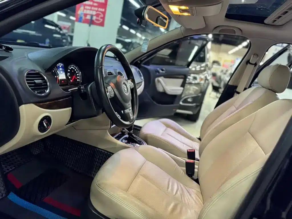 2011 Volkswagen Lavida 1.6L Automatic Premium Edition — миниатюра 4