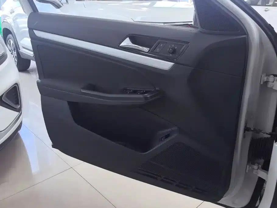 2017 Volkswagen Lavida 1.6L Automatic Fashion Edition — миниатюра 7