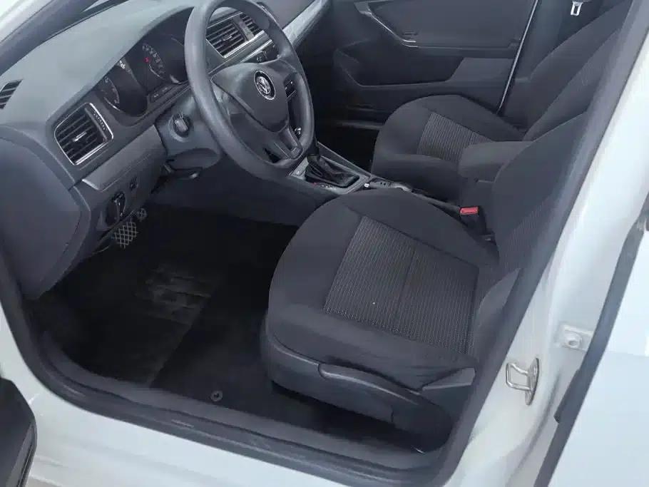 2017 Volkswagen Lavida 1.6L Automatic Fashion Edition — миниатюра 9