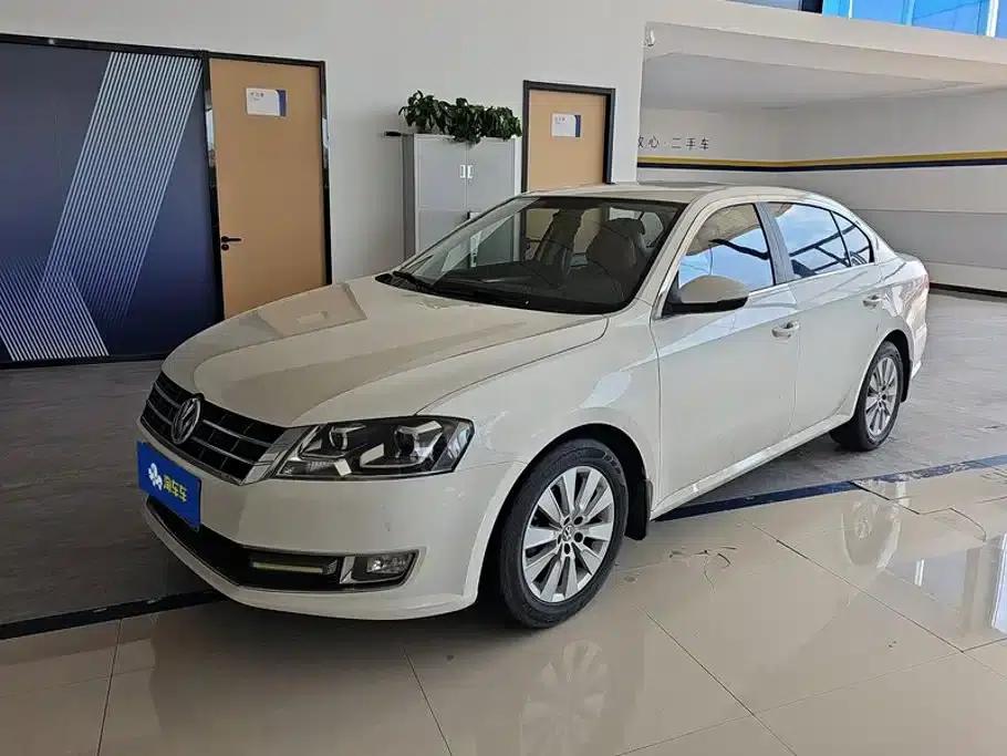 2013 Volkswagen Lavida Classic Facelift 1.6L Manual Comfort Edition — миниатюра 1