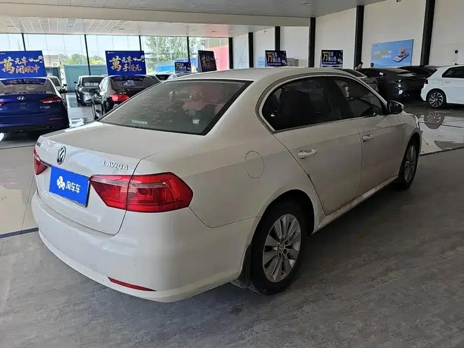 2013 Volkswagen Lavida Classic Facelift 1.6L Manual Comfort Edition — миниатюра 2